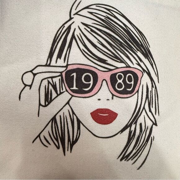 Taylor Swift classic floral vibe pouch set - Picture 1 of 9